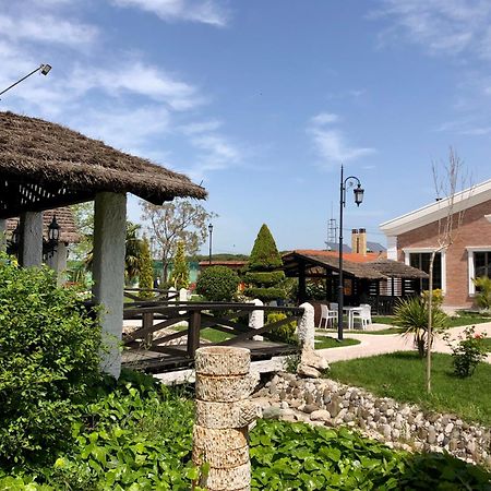 Agroturizem Eldi Hotel Fier Bagian luar foto