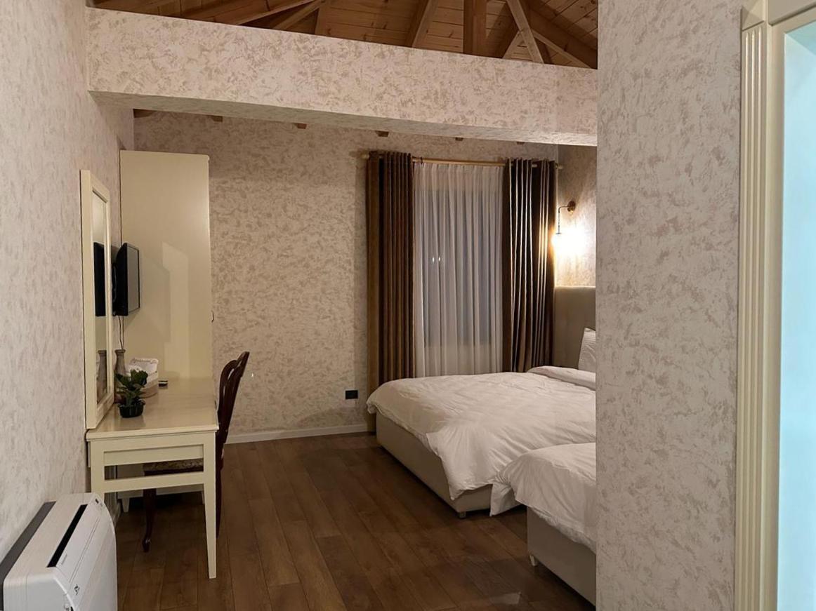 Agroturizem Eldi Hotel Fier Bagian luar foto