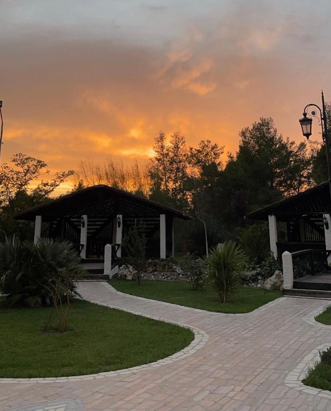Agroturizem Eldi Hotel Fier Bagian luar foto