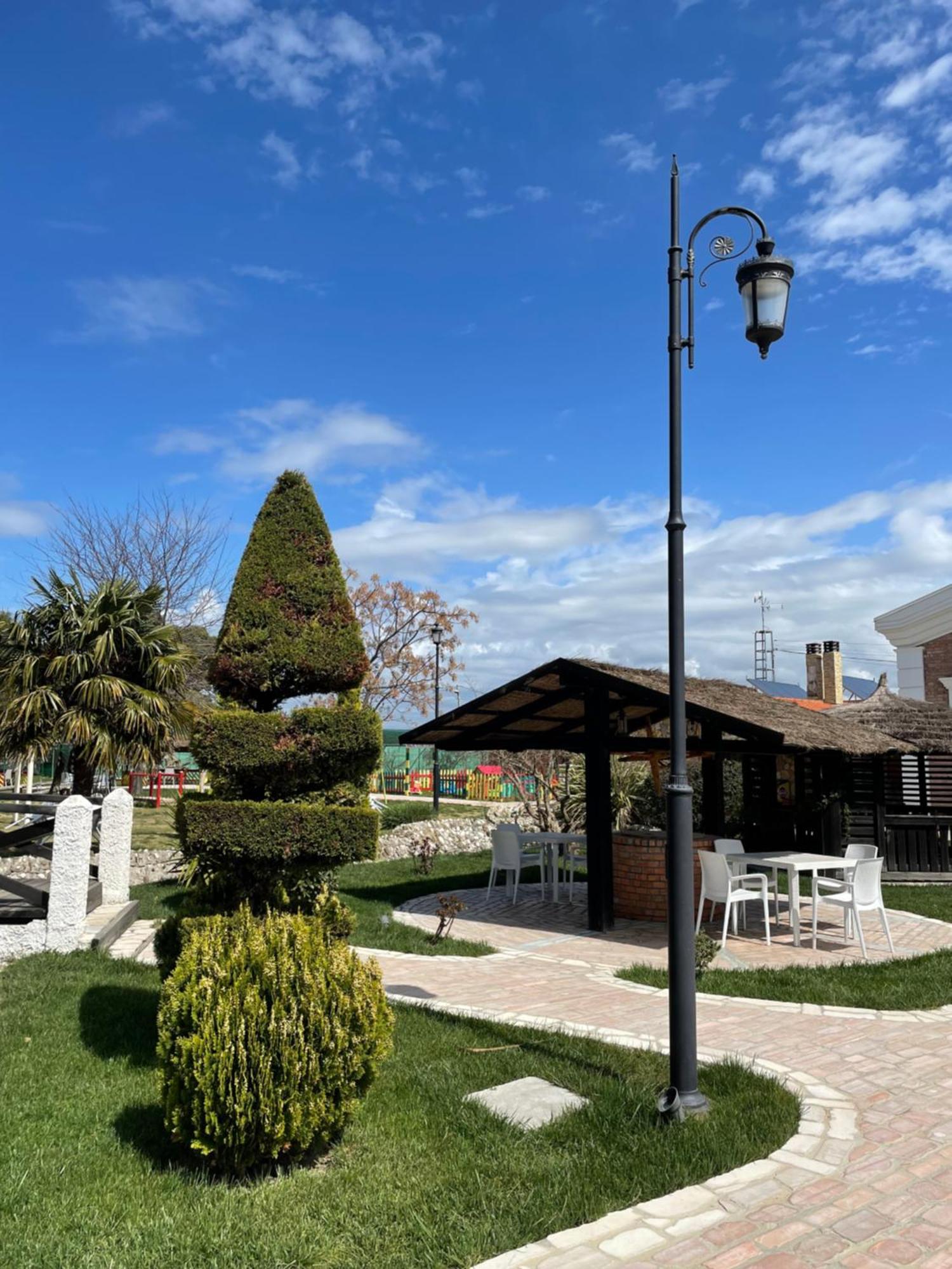 Agroturizem Eldi Hotel Fier Bagian luar foto