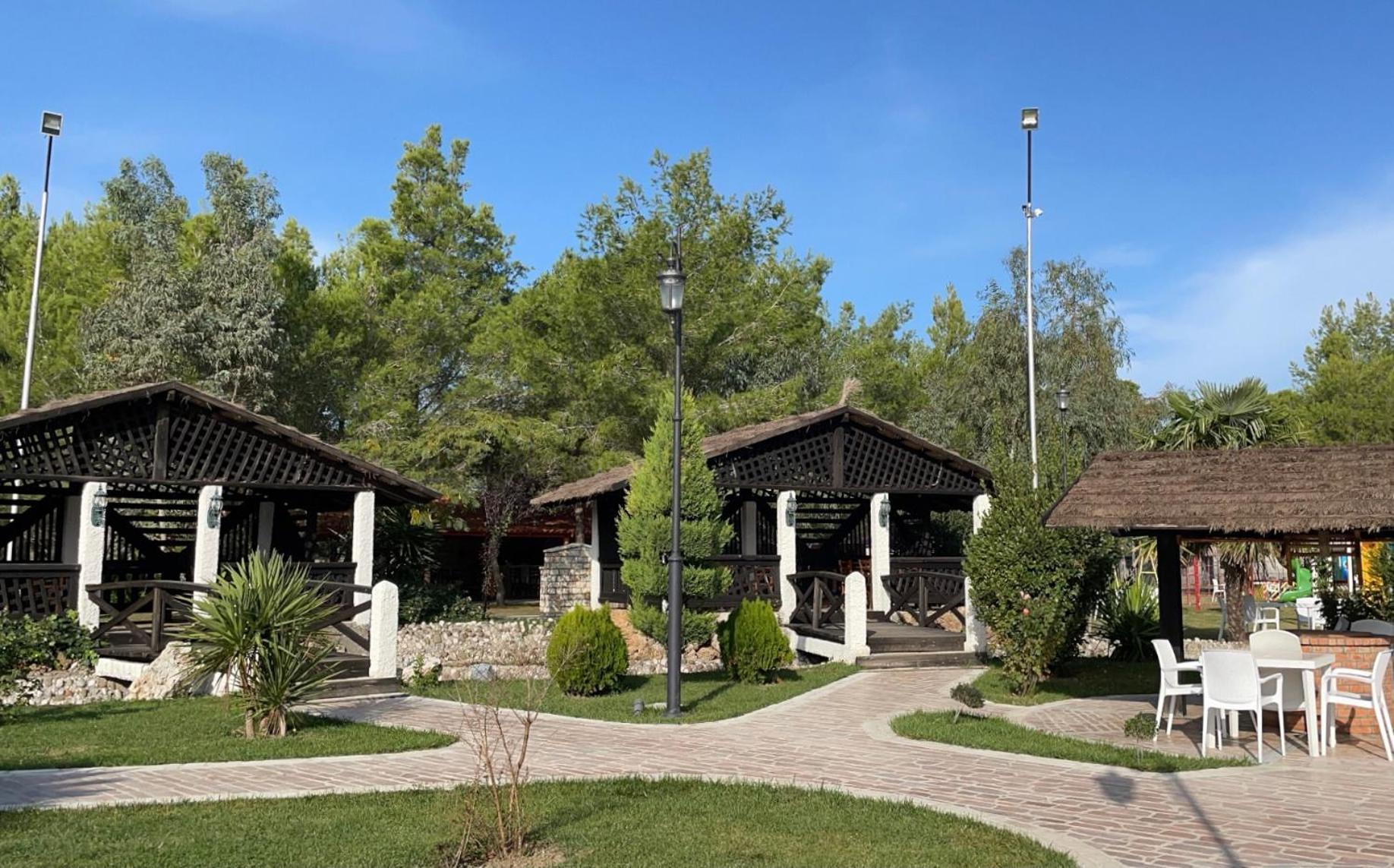 Agroturizem Eldi Hotel Fier Bagian luar foto