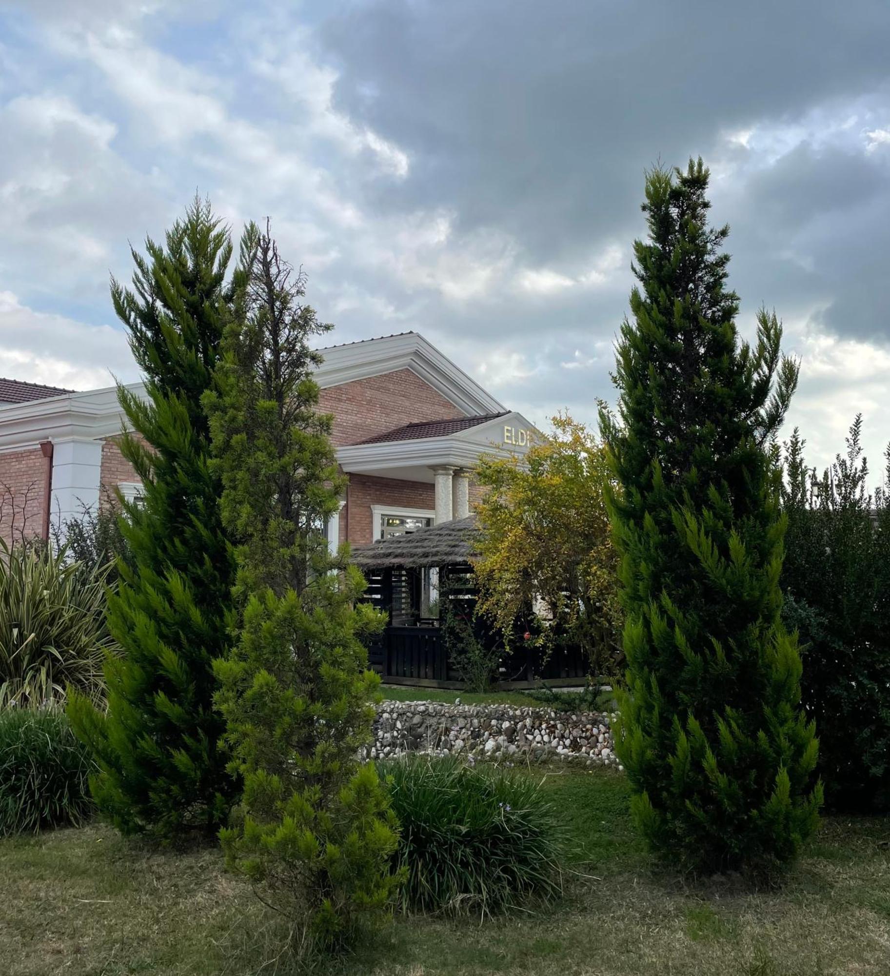 Agroturizem Eldi Hotel Fier Bagian luar foto
