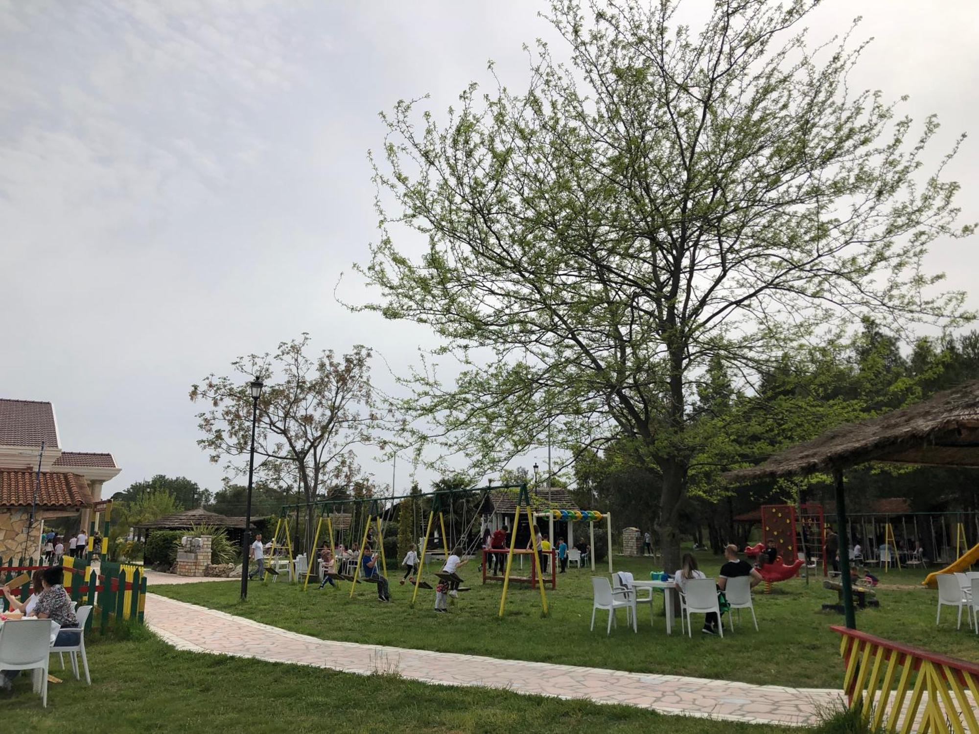 Agroturizem Eldi Hotel Fier Bagian luar foto